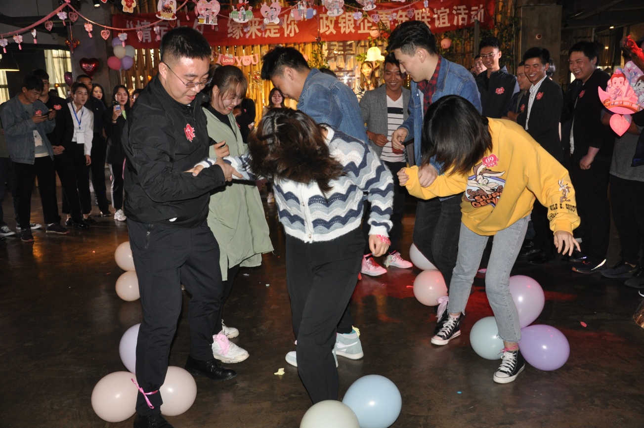 泓源公司举办“情定七夕·缘来是你”政银企青年联谊活动(图8) 泓源公司举办“情定七夕·缘来是你”政银企青年联谊活动(图8)